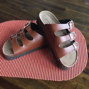 A brand New pair of Seranoma sandals